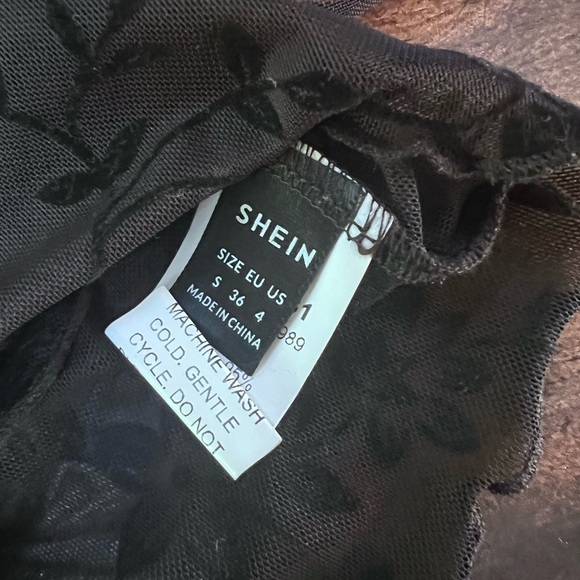 SHEIN Black Sheer Floral Pattern Fitted Crop Top - Picture 3 of 4